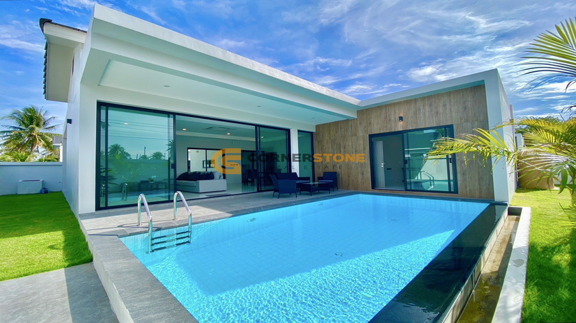 modern 3 bedroom pool villa in Hivery Pool Villa 2 East Pattaya
